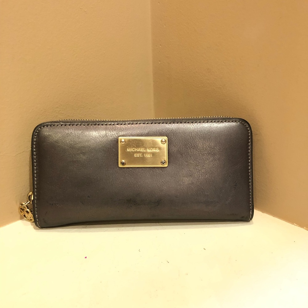 Michael Kors Zipper Wallet